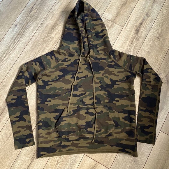 NILI LOTAN Janie Hoodie in Green Camouflage Print - Picture 2 of 7